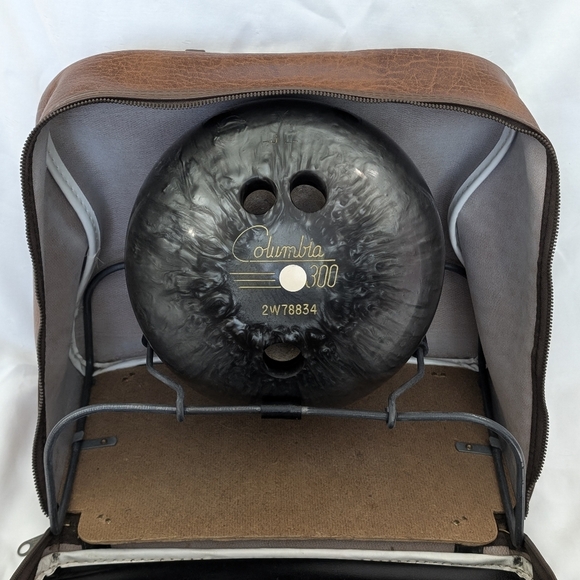 Columbia 300 White Dot 12.6 lbs Silver Swirl Bowling Ball & Talon Leather Case - Picture 1 of 15